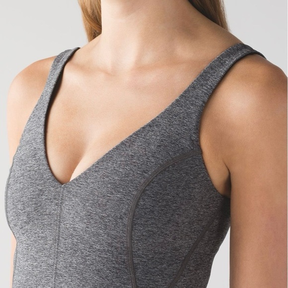 Lululemon Contour Tank in heathered grey | size 6 - Picture 3 of 10